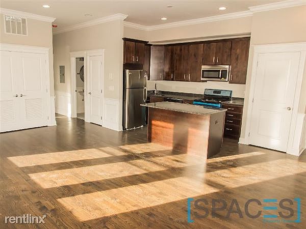 1st image of 1509 W Balmoral Ave