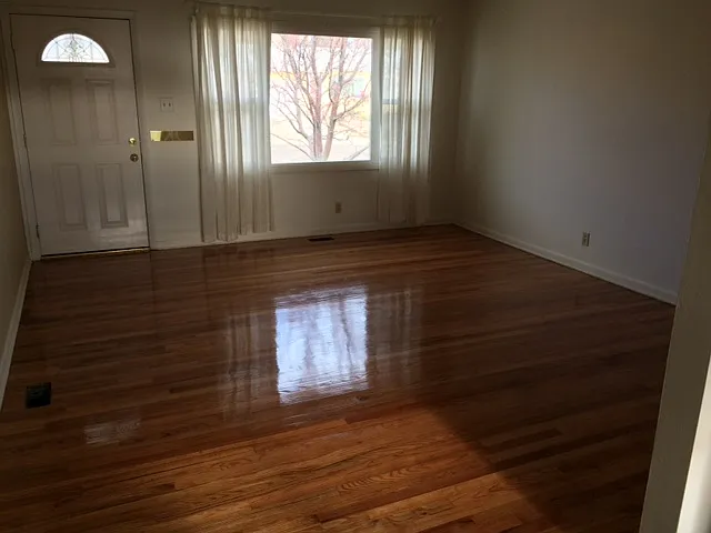 2721 Navarre Rd — Photo 2