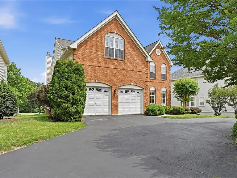 20242 Hidden Creek Ct — Photo 2