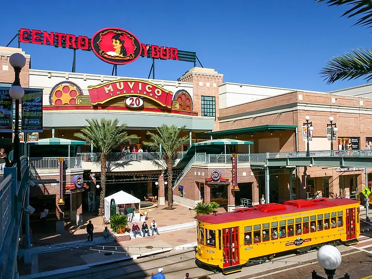 Just a short drive to the lively Ybor City, known for its boutiques and vintage shops on 7th Avenue, which also hosts Cuban and Latin American eateries.