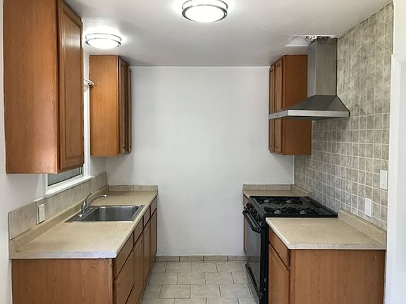 3rd image of 14335-39 3/4 Sylvan St #35