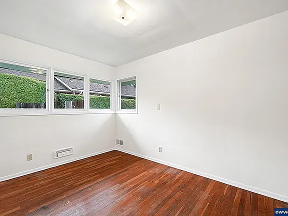 1950 SW Whiteside Dr — Photo 16