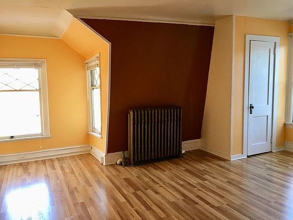 3rd image of 427 N Cayuga St
