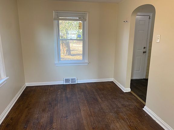 2nd image of 115 N Marguerite Ave