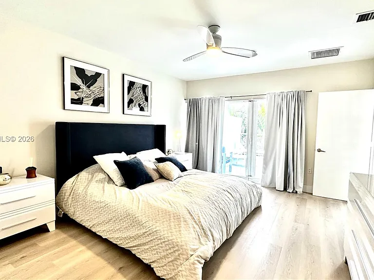 814 NE 19th Ave — Photo 35
