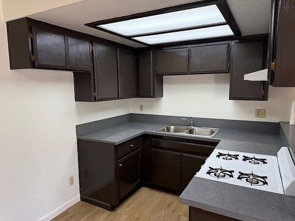 3rd image of 9109 1/2 Park St