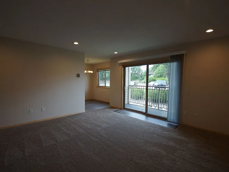 Larpenteur Estates Apartments — Photo 102