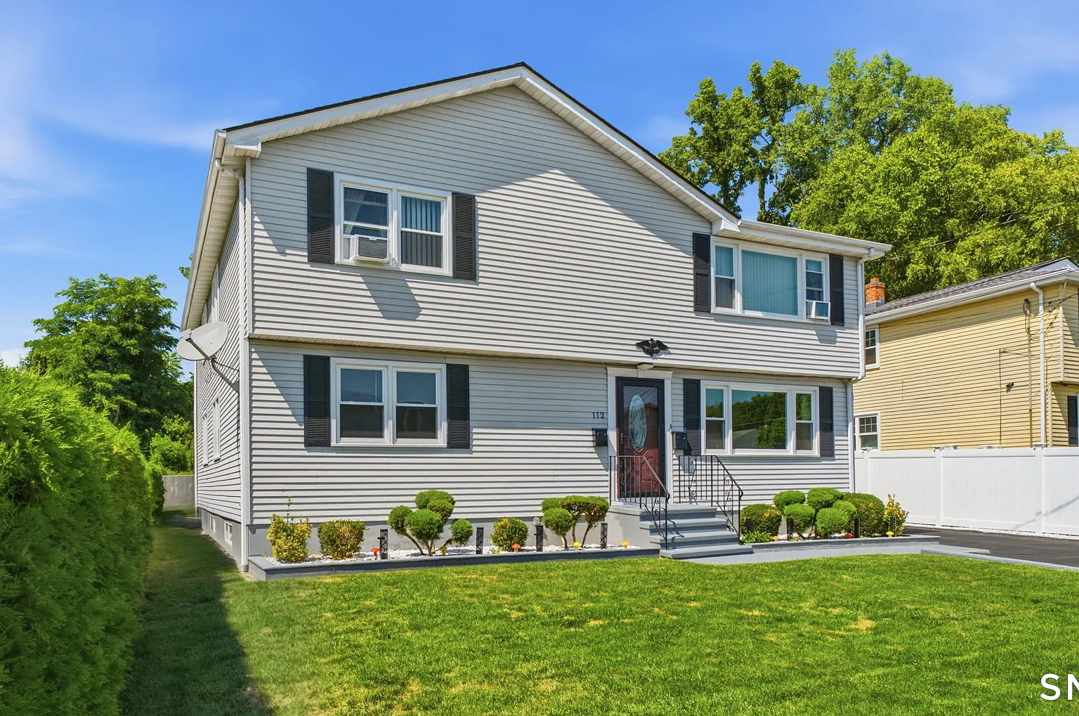 3 bed, 1.0 bath, 1300 sqft, $1,950 — Photo 3