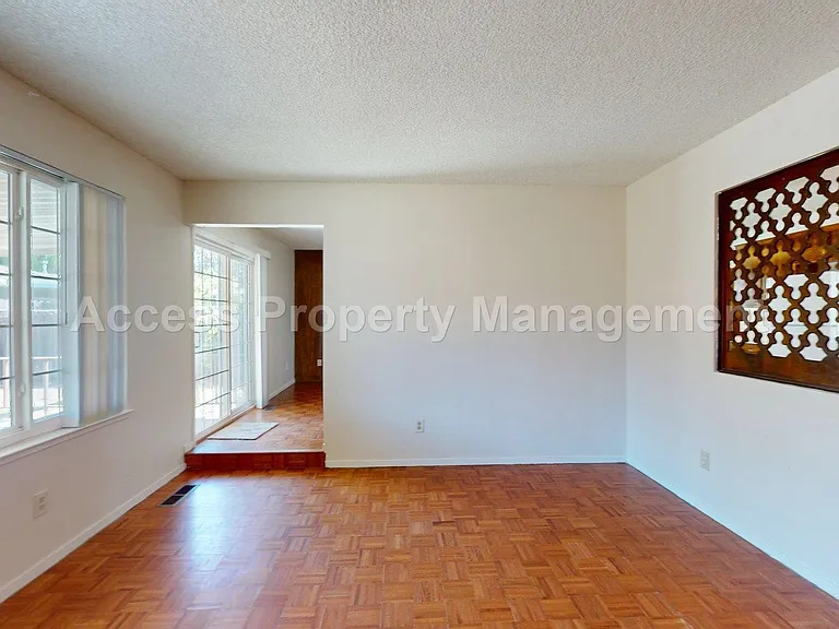 1441 Montclair Dr — Photo 16