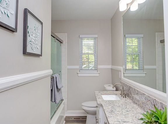 5th image of 103 W Woodridge Dr #A
