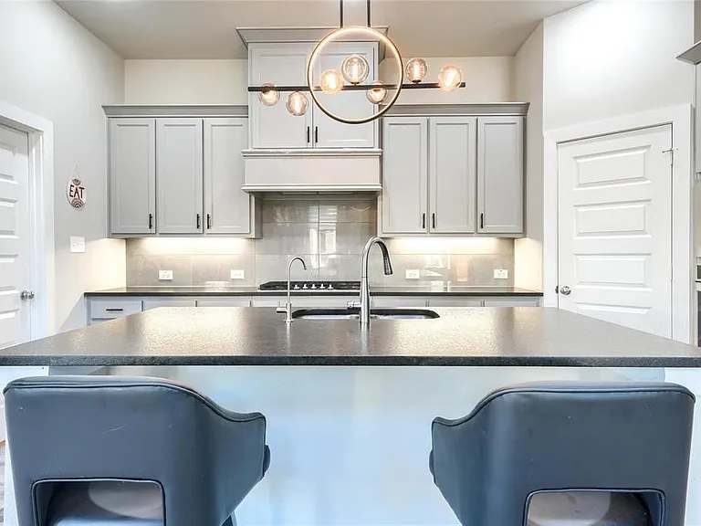 3300 Hawkins Ave — Photo 2