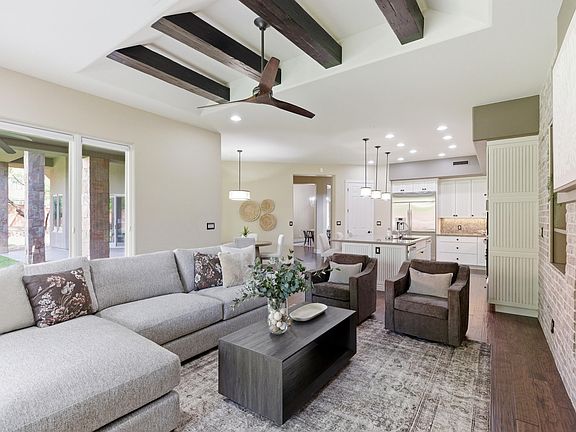 4th image of 307 N Painted Hills Dr