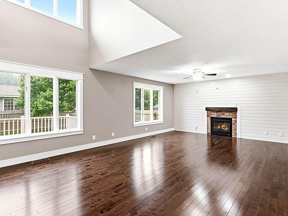 5th image of 2516 White Oak Dr