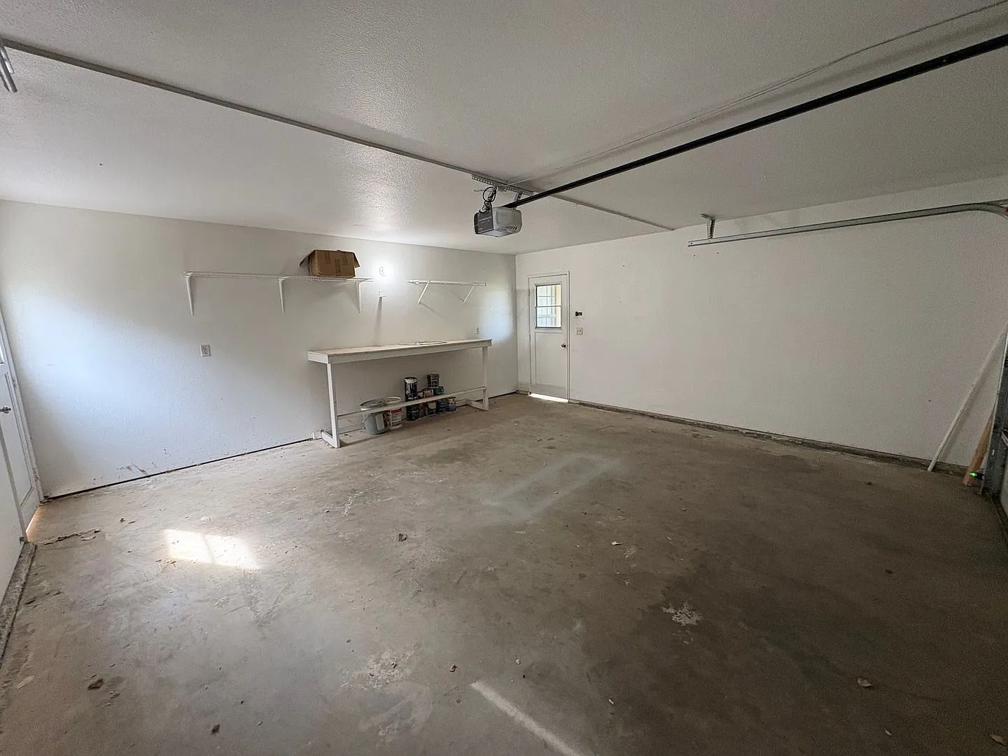 SW Visalia Home In Quite Cul-de-sac Neighborhood Available Now! — Photo 3