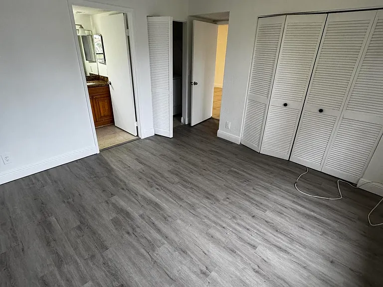 1525 Lake Crystal Dr #C — Photo 11
