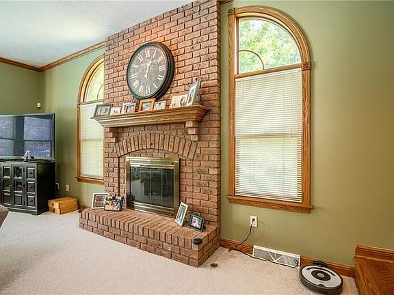 4th image of 1415 Foxwood Dr