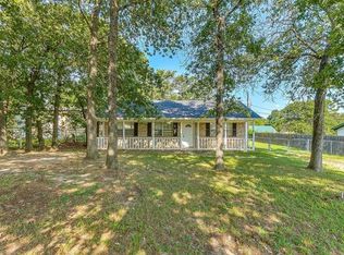 325 Hickorywood St, Azle, TX 76020