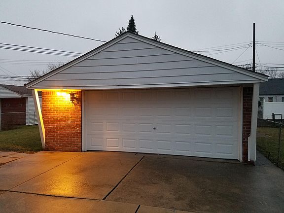 3rd image of 15637 Horger Ave