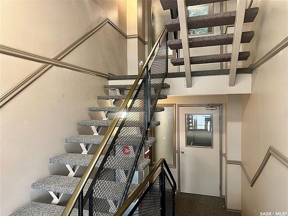 3rd image of UNIT 11-365 Angus STREET