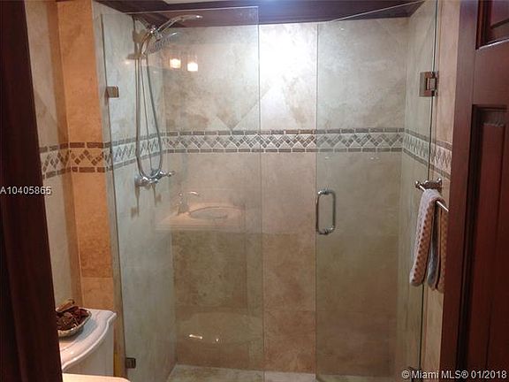 5th image of 1351 NE Miami Gardens Dr APT 813E