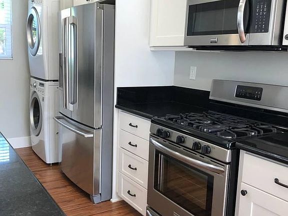 4th image of 2926 Kalmia St
