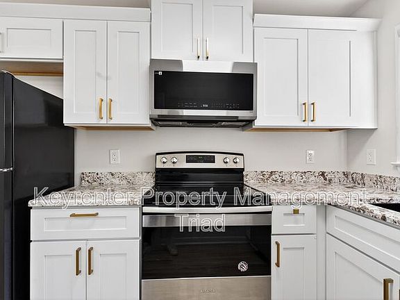 2nd image of 1821 W Meadowview Rd