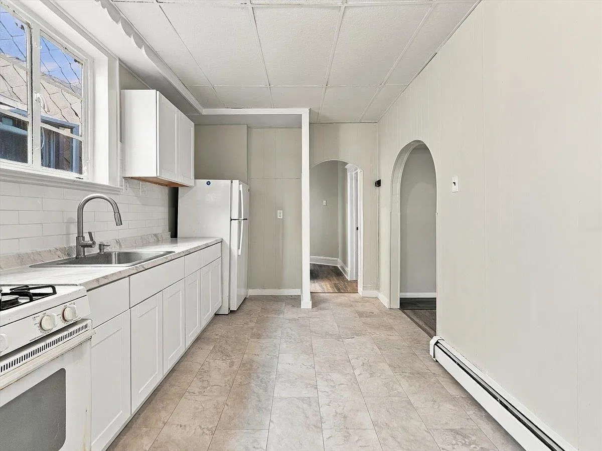 3 bed, 1.0 bath, $2,950 — Photo 4