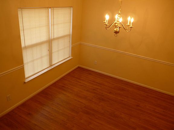 4th image of 4810 Willow Brook Ln