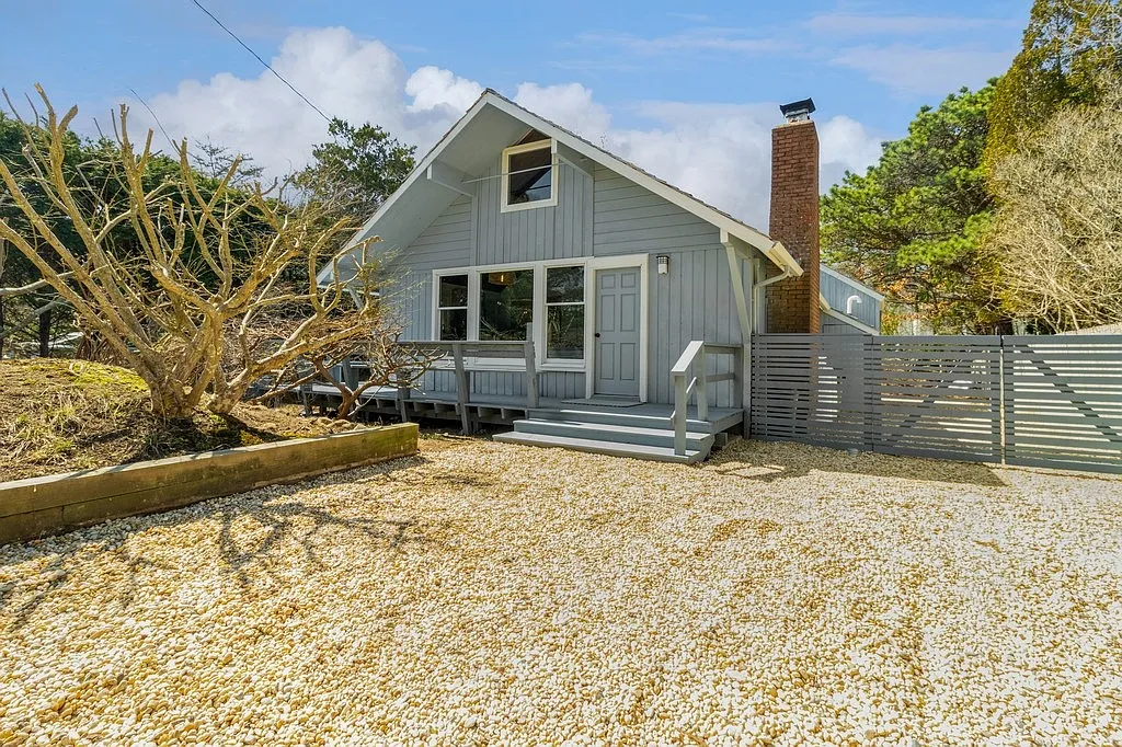 Charming Beach House — Photo 1