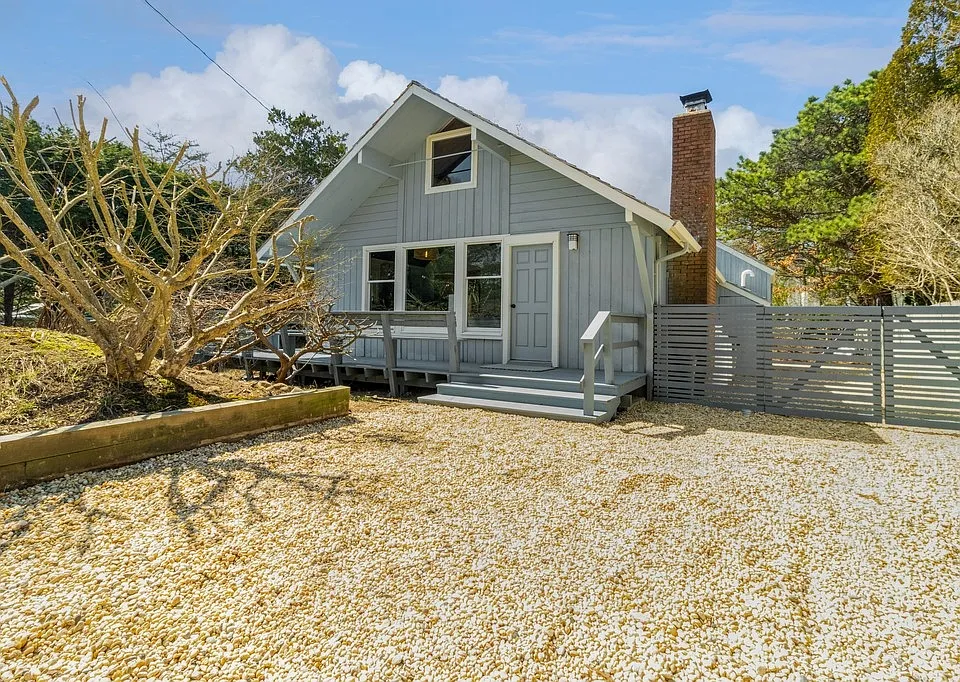 54 Hampton Ln