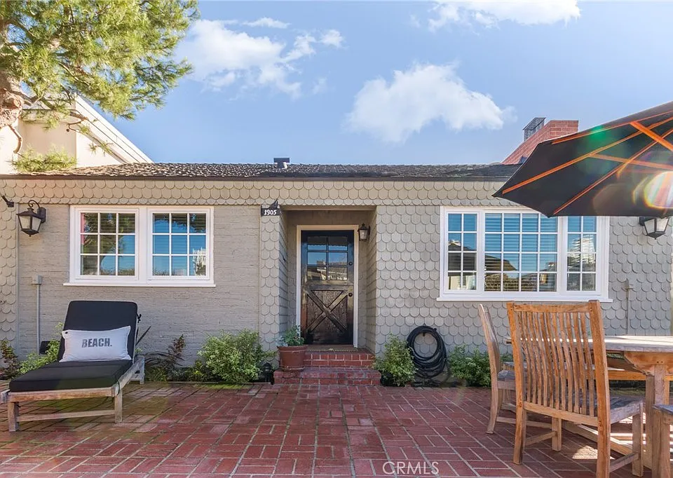 1905 E Balboa Blvd