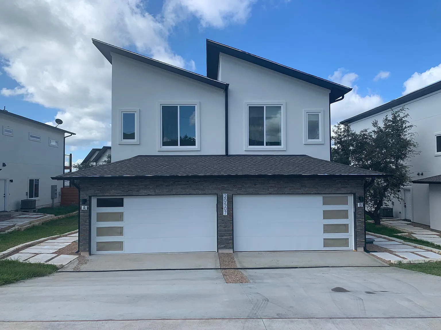 3 bed, 2.5 bath, 1451 sqft, $1,999 — Photo 1