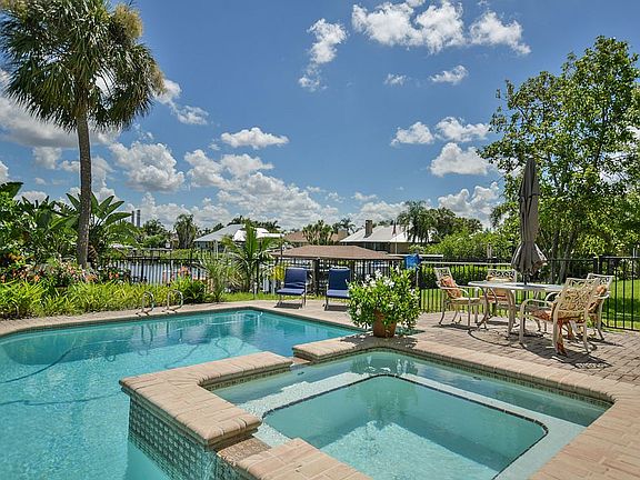 3rd image of 1405 Cobia Cay Dr