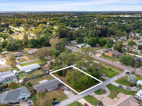 581 Ponderosa St, Melbourne, FL 32904