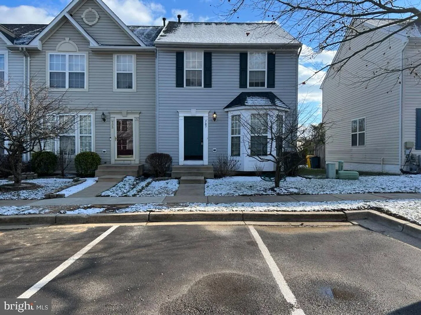 Beautiful and immaculate 3bd 2/2bth end of group townhome in Odenton — Photo 2