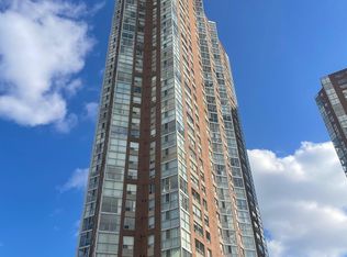 7 Concorde Pl #212, Toronto, ON M3C3N4