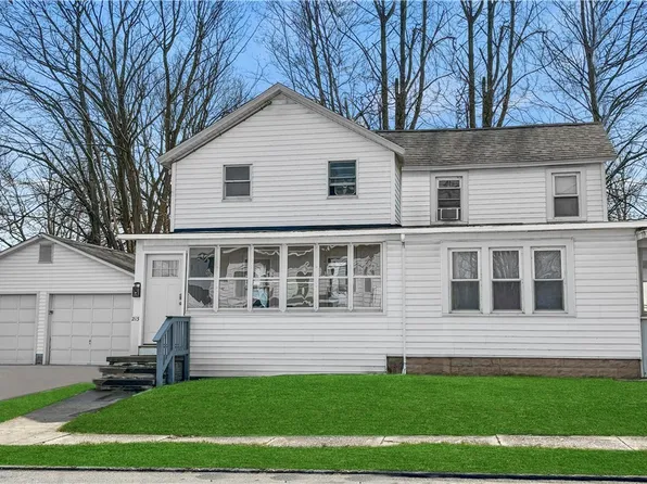 213-215 Voorhees St, Fulton, NY 13069