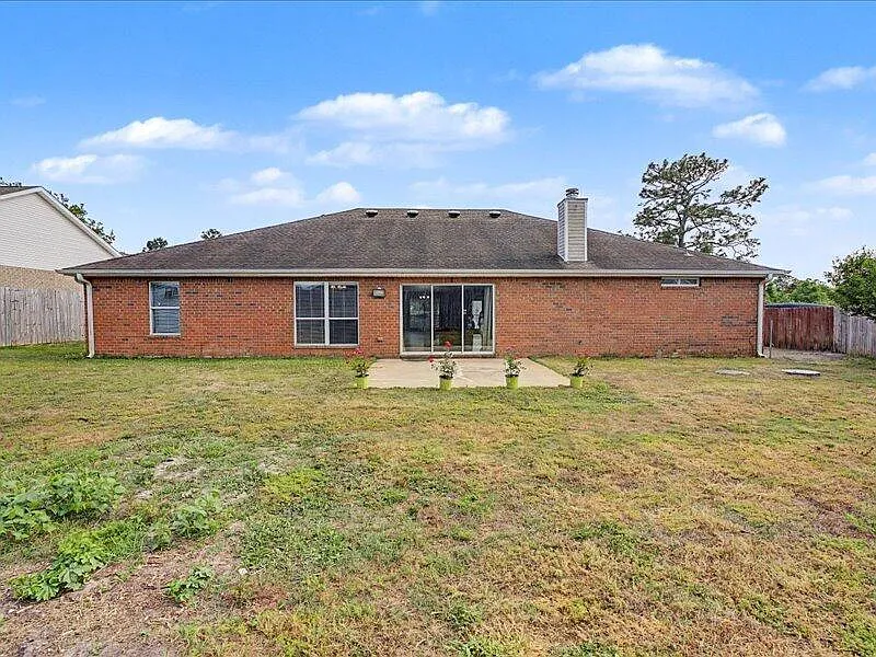 4 bed, 2762 sqft, $2,400 — Photo 3