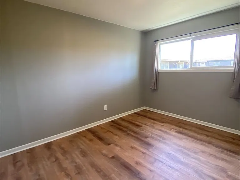 214-285 Cypress 254 256 Colorado — Photo 9