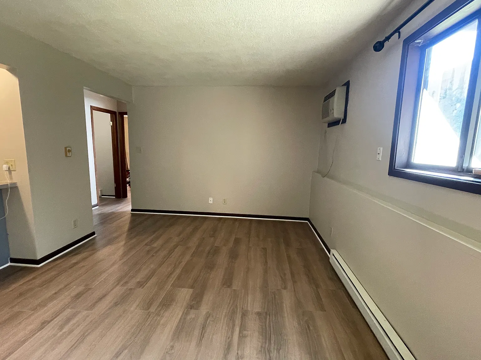 2 bed, 1000 sqft, $1,490 — Photo 2