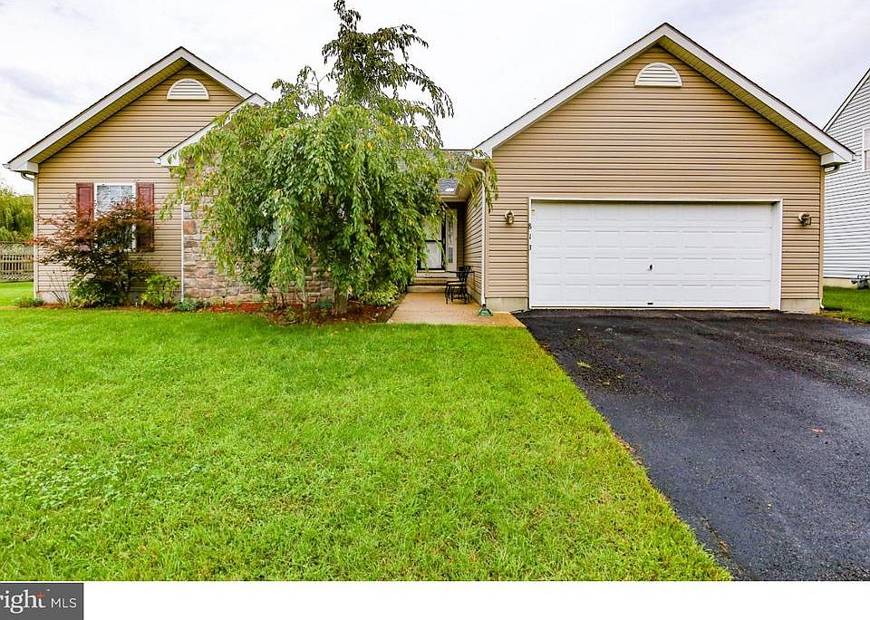 1st image of 813 Woodline Dr