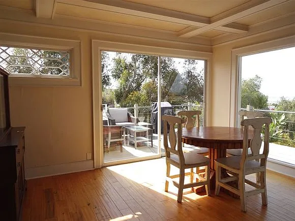 1602 Linwood St — Photo 4