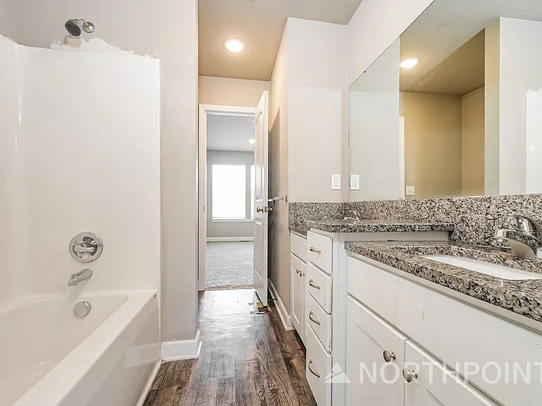 102 SW Rose St — Photo 12