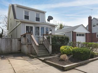 25414 82nd Rd, Floral Park, NY