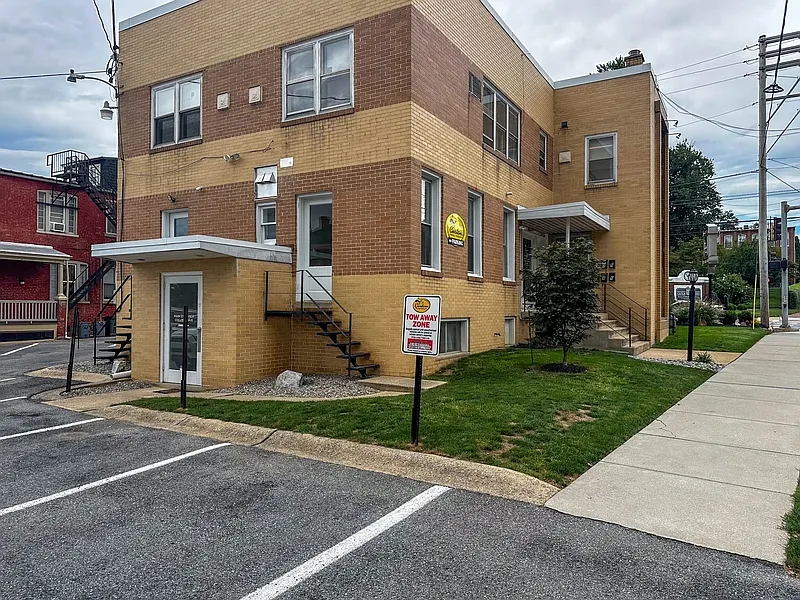 902 Columbia Ave #6