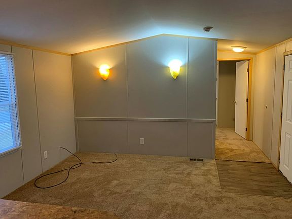 5th image of 479 Linda Ln
