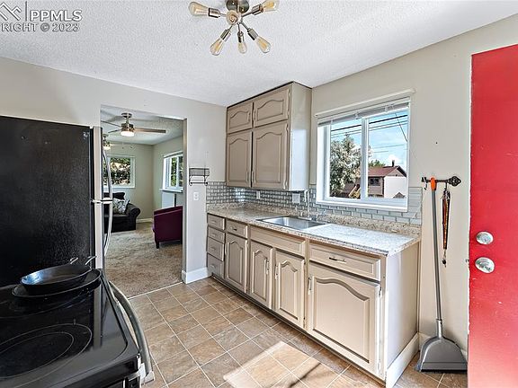 4th image of 2646 E Yampa St
