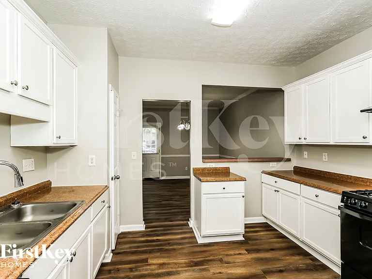 1717 Taylor Ave — Photo 9