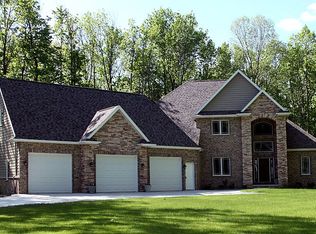 N1463 Forest Glen Dr, Greenville, WI 54942