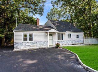 16 Croton St, Melville, NY 11747
